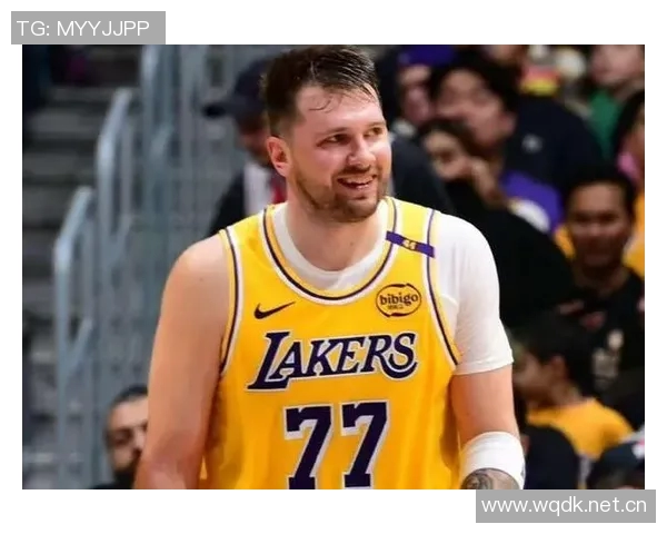 东契奇三分球表现不佳翻白眼回应记者感谢引发热议 东契奇三分球表现不佳翻白眼回应记者感谢引发热议