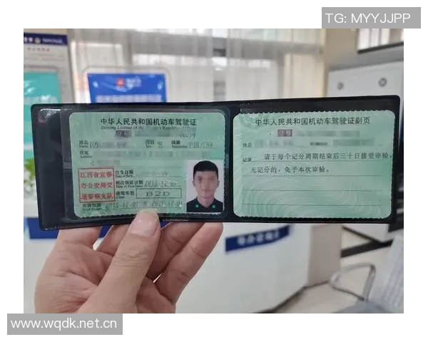 刚满18岁的小伙学驾照女友驾车送他去巴萨训练场 刚满18岁的小伙学驾照女友驾车送他去巴萨训练场