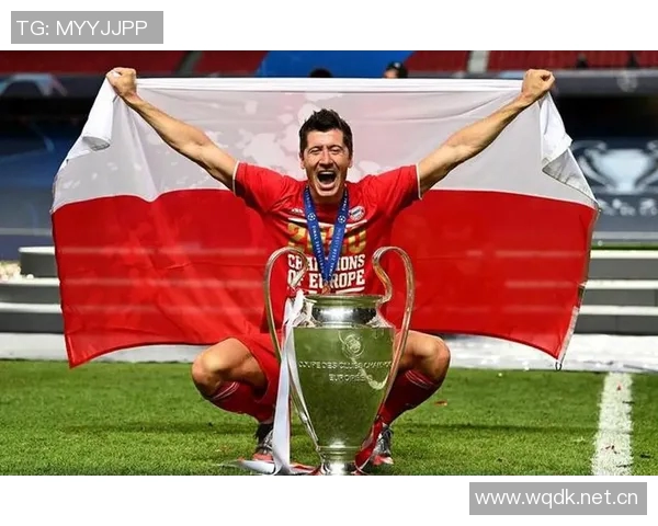 莱万37岁身价降至千万级别仍紧随梅罗本季12轮贡献8球2助攻表现不俗