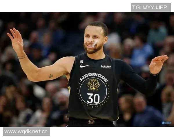 克莱半场表现稳健11投4中三分球命中3个贡献11分2篮板1封盖 克莱半场表现稳健11投4中三分球命中3个贡献11分2篮板1封盖