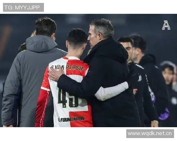 范佩西之子沙奎尔19岁欧联替补登场迎来职业生涯首秀