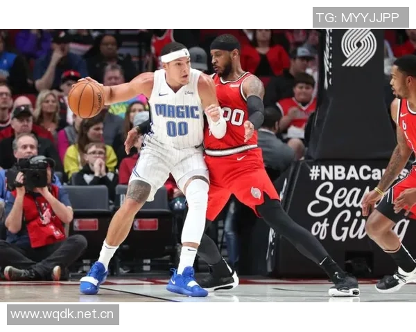 阿隆戈登半场表现出色7投4中贡献12分5篮板3助攻助力球队战局