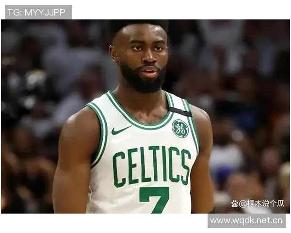 字母哥遭主场球迷嘘声小莫分析欧文离开绿军的原因